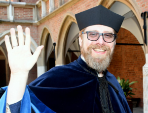 Zdjęcie portretowe doktora habilitowanego Tomasza Majkowskiego
